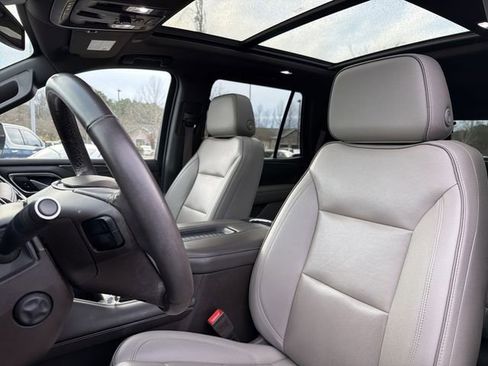 Used 2022 GMC Yukon SLT w/ SLT Premium Package image 17