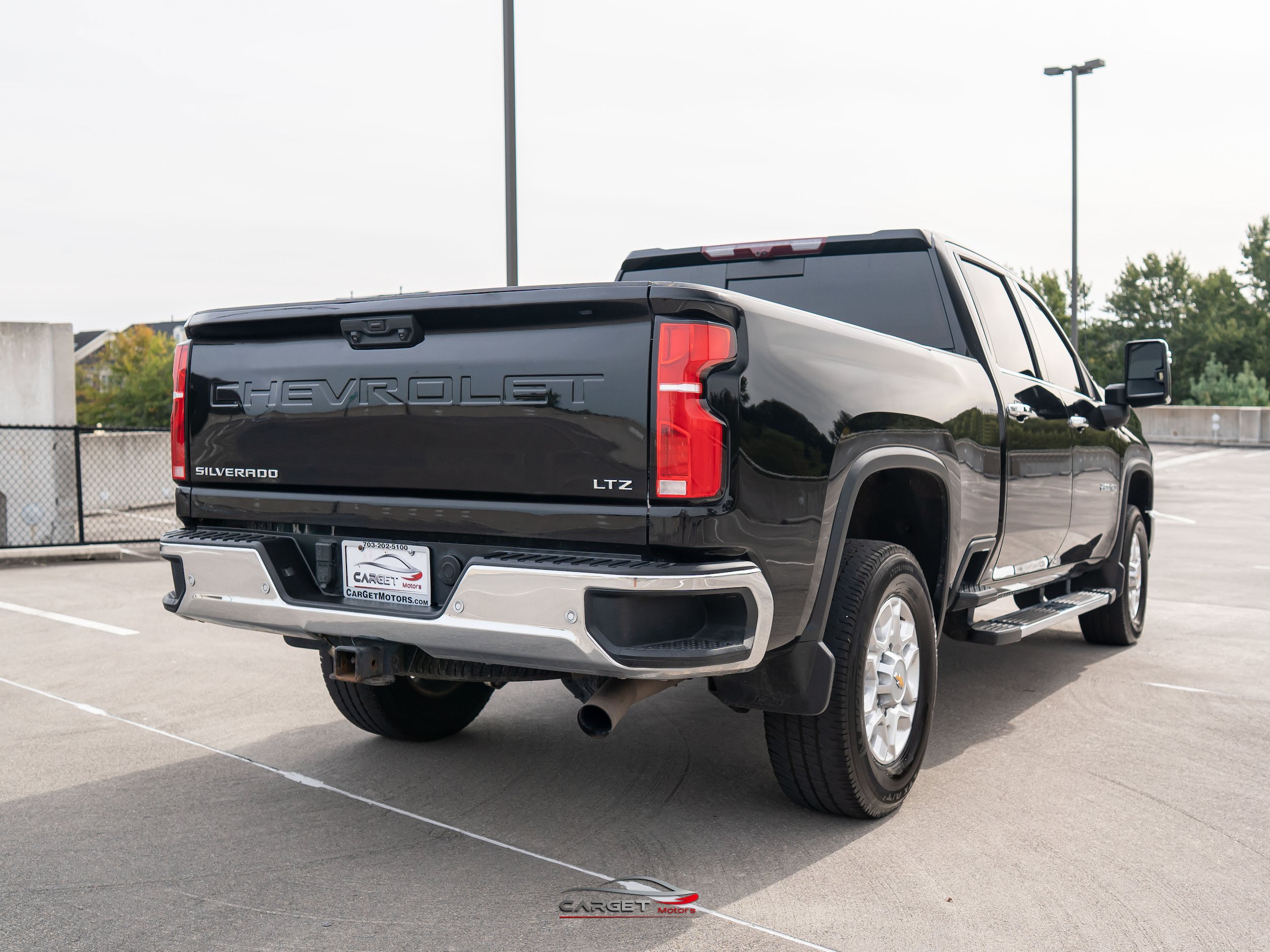 Used 2024 Chevrolet Silverado 2500 LTZ w/ LTZ Premium Package AWD/4WD image 4