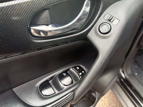 Used 2015 Nissan Rogue SL w/ SL Premium Package image 29