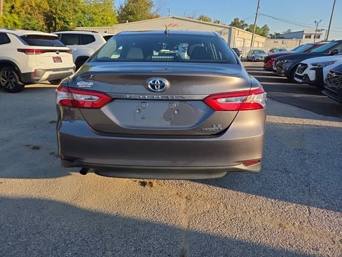 Used 2020 Toyota Camry LE image 4