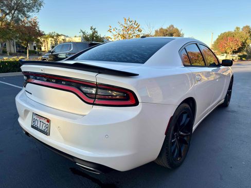 Used 2018 Dodge Charger SXT w/ Blacktop Package image 9