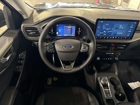 Used 2025 Ford Escape SE image 11