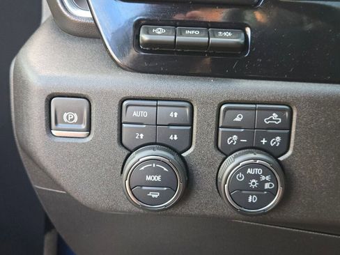 Used 2024 Chevrolet Silverado 1500 High Country AWD/4WD image 32