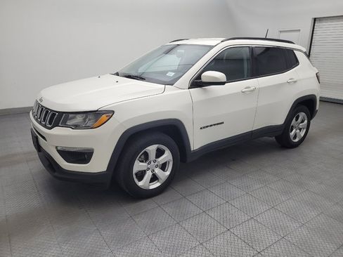 Used 2018 Jeep Compass Latitude FWD image 2