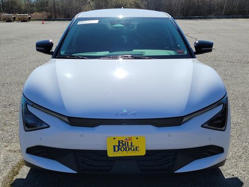 Used 2025 Kia EV6 Light AWD/4WD image 2