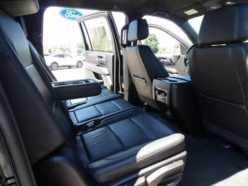 Used 2025 Chevrolet Suburban Z71 AWD/4WD image 13