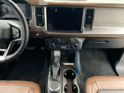 Used 2022 Ford Bronco Outer Banks w/ Sasquatch Package AWD/4WD image 21