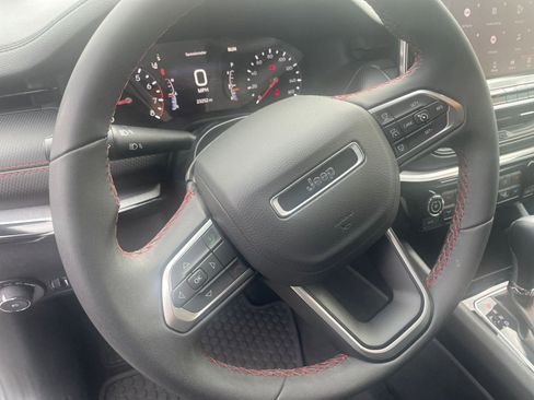 Used 2025 Jeep Compass Trailhawk image 28