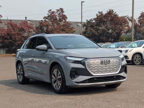Used 2023 Audi Q4 e-tron Premium Plus w/ Premium Plus RWD image 7