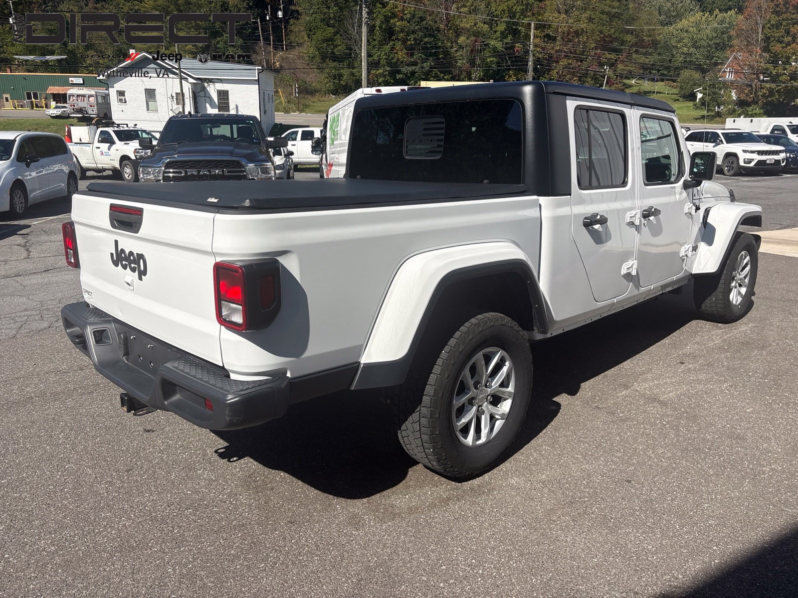 Used 2023 Jeep Gladiator Sport AWD/4WD image 6