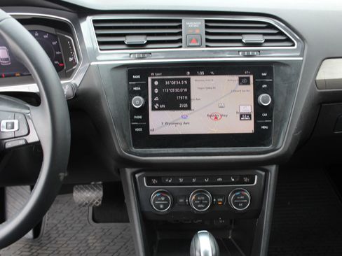 Used 2020 Volkswagen Tiguan SEL w/ 3rd Row Seat Package image 16