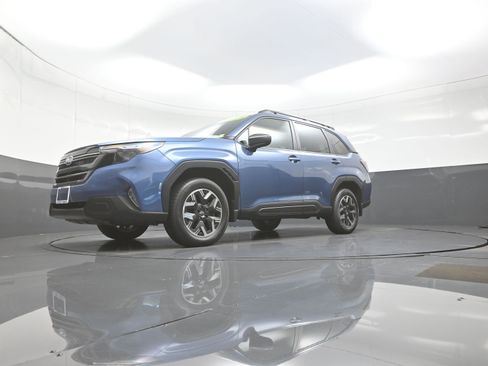 Used 2025 Subaru Forester Premium AWD/4WD image 11