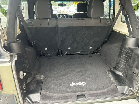 Used 2015 Jeep Wrangler Unlimited Sahara w/ Connectivity Group AWD/4WD image 17