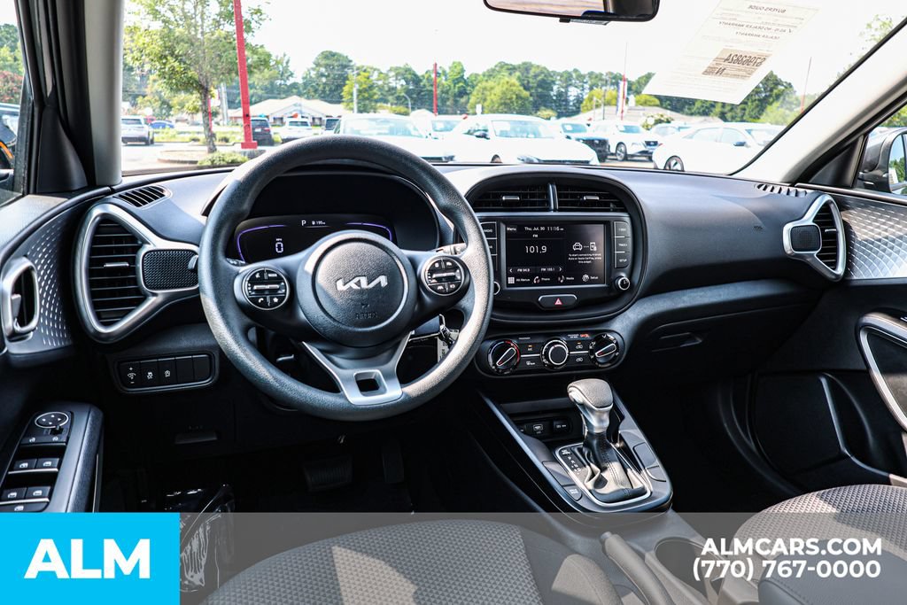 Used 2025 Kia Soul LX w/ LX Technology Package FWD image 27