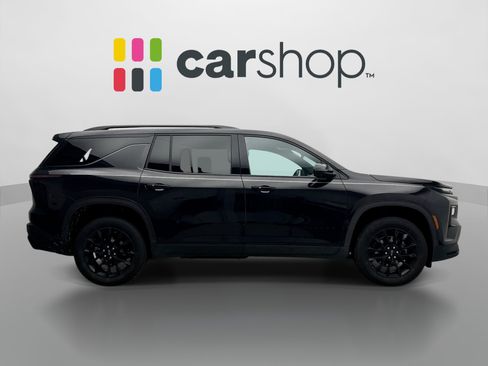 Used 2025 Chevrolet Traverse LT w/ Midnight/Sport Edition FWD image 6