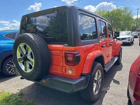 Used 2018 Jeep Wrangler Unlimited Sahara AWD/4WD image 3