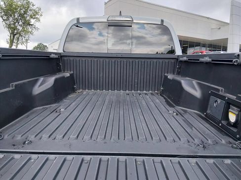 Used 2019 Toyota Tacoma 2WD Double Cab image 14