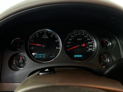 Used 2012 Chevrolet Suburban LTZ RWD image 10