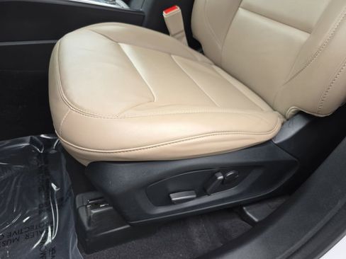 Used 2023 Ford Explorer XLT w/ Equipment Group 202A image 25