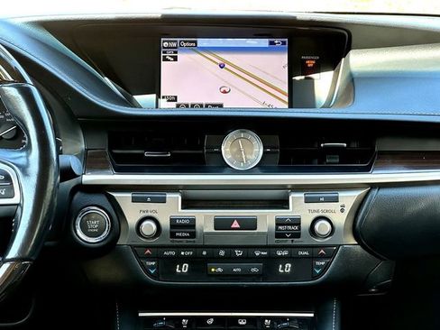 Used 2016 Lexus ES 350 w/ Luxury Package w/Wood Trim image 30