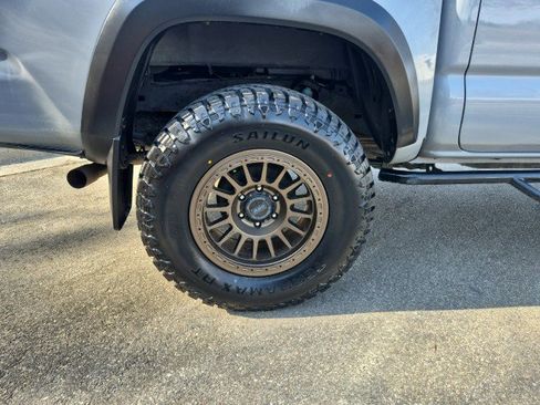 Used 2019 Toyota Tacoma TRD Off-Road image 16