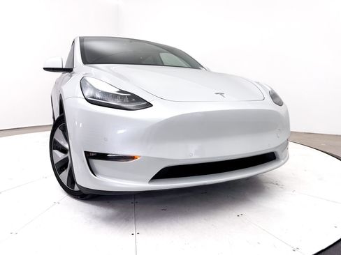 Used 2022 Tesla Model Y Long Range AWD/4WD image 7