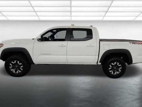 Used 2023 Toyota Tacoma TRD Off-Road AWD/4WD image 5