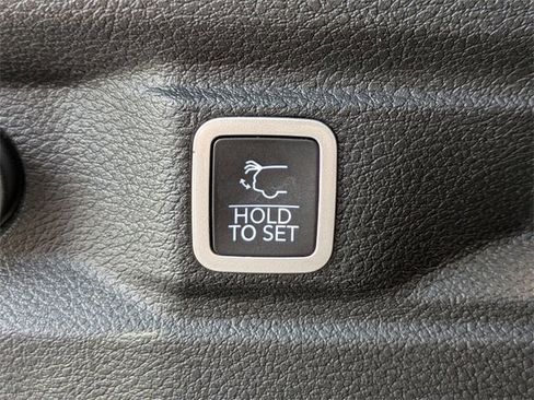 Used 2023 Jeep Grand Cherokee L Limited image 13