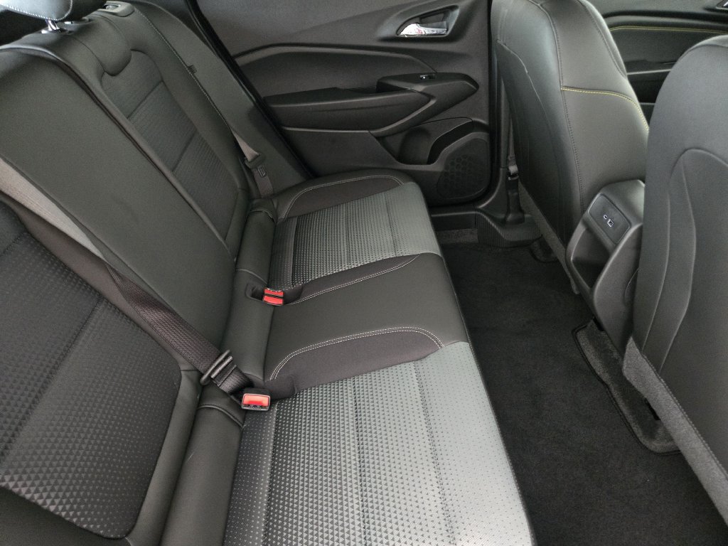 New 2026 Chevrolet Trax LT w/ LT Convenience Package FWD image 35