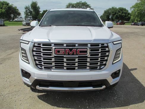 New 2026 GMC Yukon Denali w/ Denali Reserve Package AWD/4WD image 10