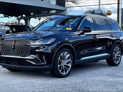 Used 2025 Lincoln Aviator Reserve w/ Luxury Package RWD image 2