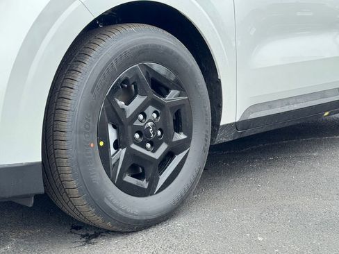 New 2026 Kia Carnival image 9