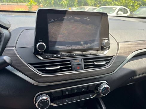 Used 2025 Nissan Altima 2.5 SV FWD image 17