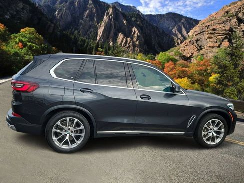 Used 2021 BMW X5 xDrive40i w/ Premium Package AWD/4WD image 2