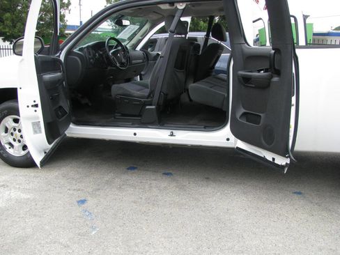 Used 2009 Chevrolet Silverado 1500 LT w/ Power Pack Plus RWD image 4