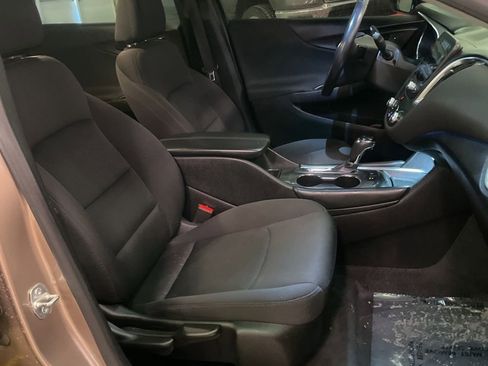 Used 2018 Chevrolet Malibu LT w/ Driver Confidence Package image 6