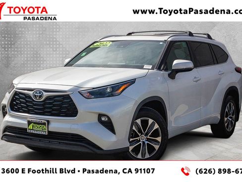 Used 2022 Toyota Highlander XLE image 1