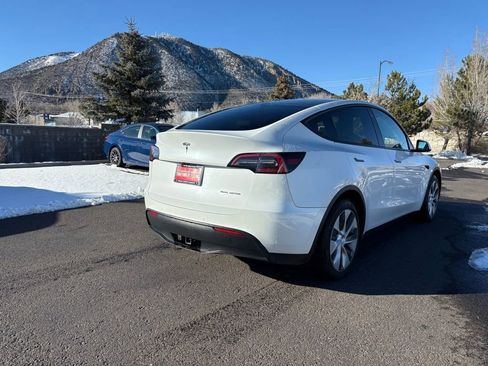 Used 2022 Tesla Model Y Long Range image 4