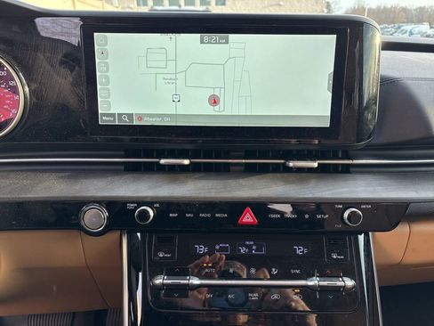 Used 2023 Kia Carnival EX image 6