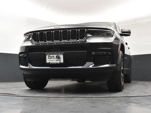 Used 2025 Jeep Grand Cherokee L Limited image 20