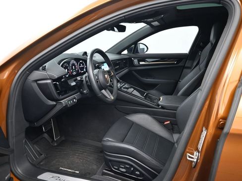 Certified 2025 Porsche Panamera 4 E-Hybrid AWD/4WD image 4