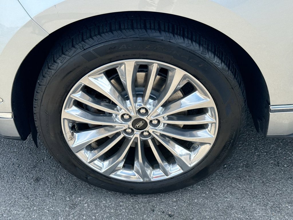 Used 2020 Ford Edge Titanium w/ Equipment Group 301A AWD/4WD image 2