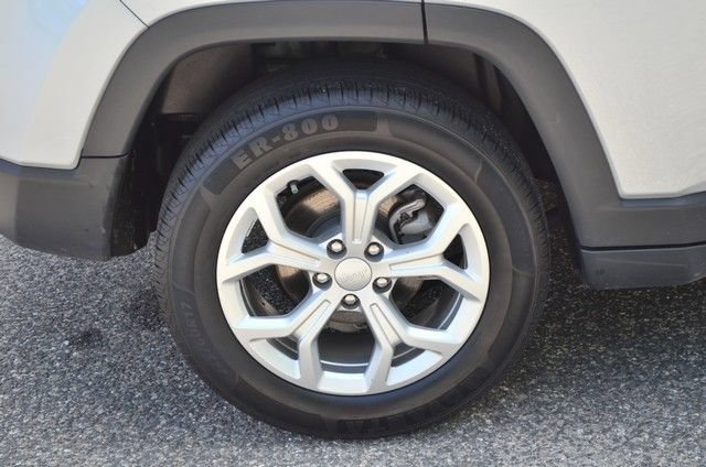 Used 2024 Jeep Compass Latitude AWD/4WD image 11