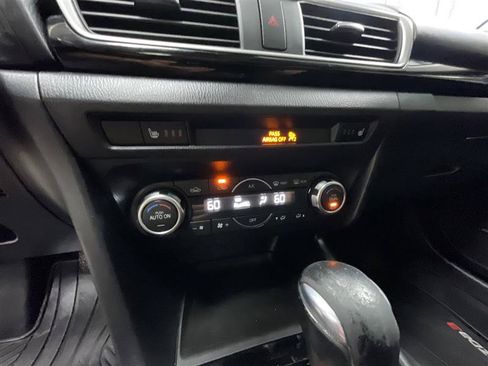 Used 2018 MAZDA MAZDA3 Touring FWD image 16