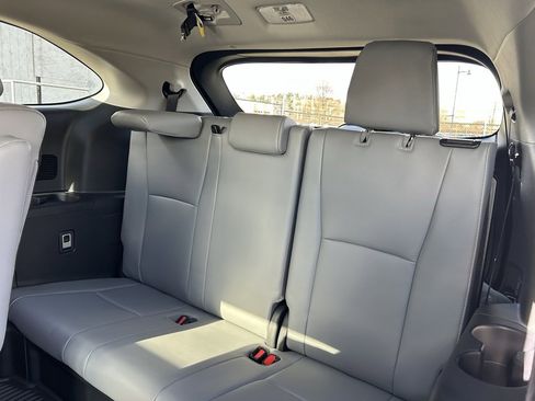 Certified 2023 Toyota Highlander Bronze Edition image 13