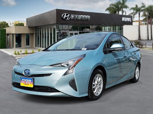 Used 2017 Toyota Prius Two w/ Carpet Mat Package FWD image 7