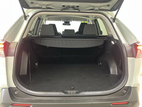 Used 2022 Toyota RAV4 XLE image 24