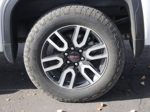 Used 2024 GMC Sierra 1500 AT4 w/ AT4 Premium Package image 10