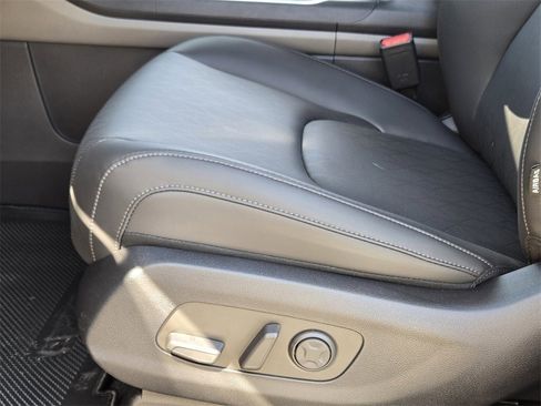 New 2026 Kia Carnival EX image 19