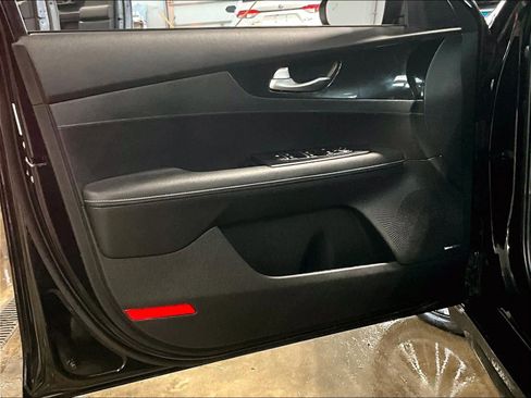 Used 2023 Kia Forte GT-Line w/ GT-Line Premium Package image 9